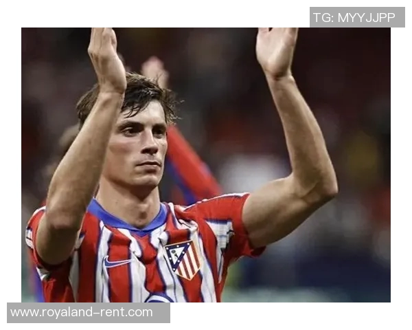 足球明星踢球头像女孩展现青春活力与梦想追逐的完美结合